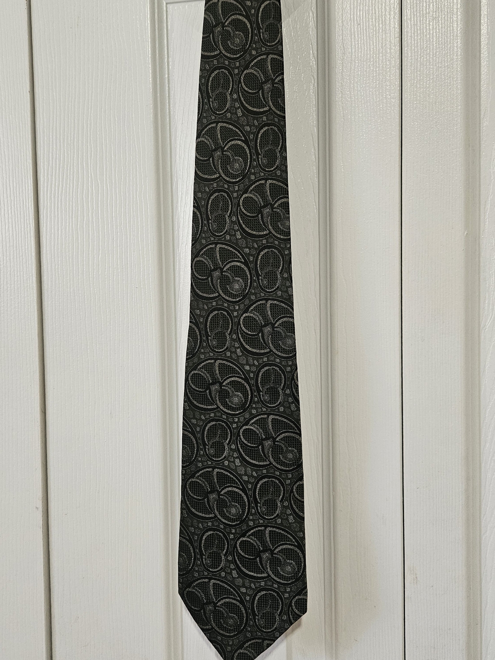 Men's Black Patterned Tie with Subtle Medallion Design